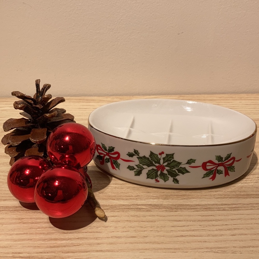 Holiday soap dish with holly and berries